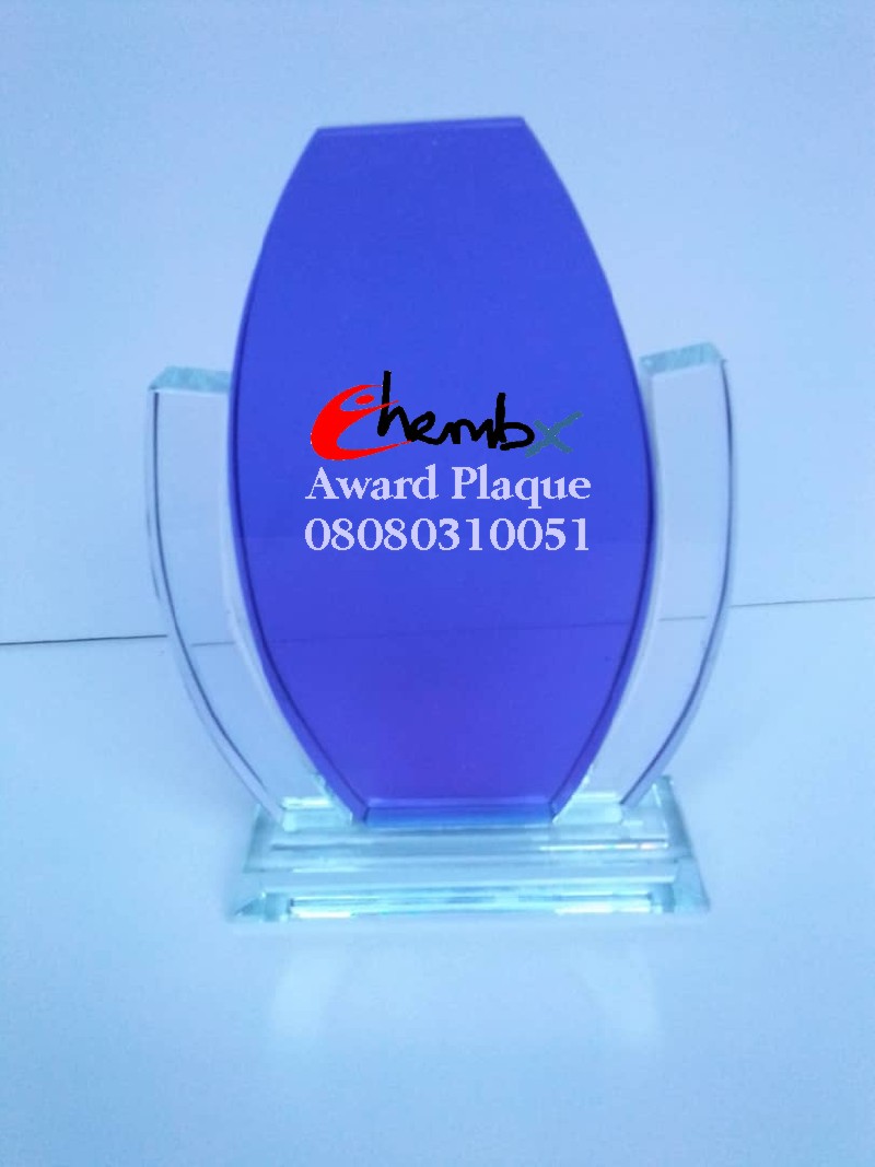 Triangle crystal glass plaque with logo imprint &ndash; Ghana

